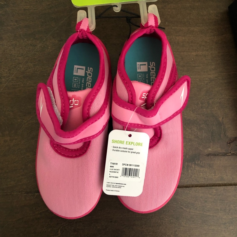 Kids’ Speedo Water Shoes; size L (9-10)